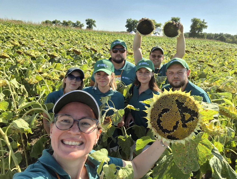 Credit Agricole agrarian team-2