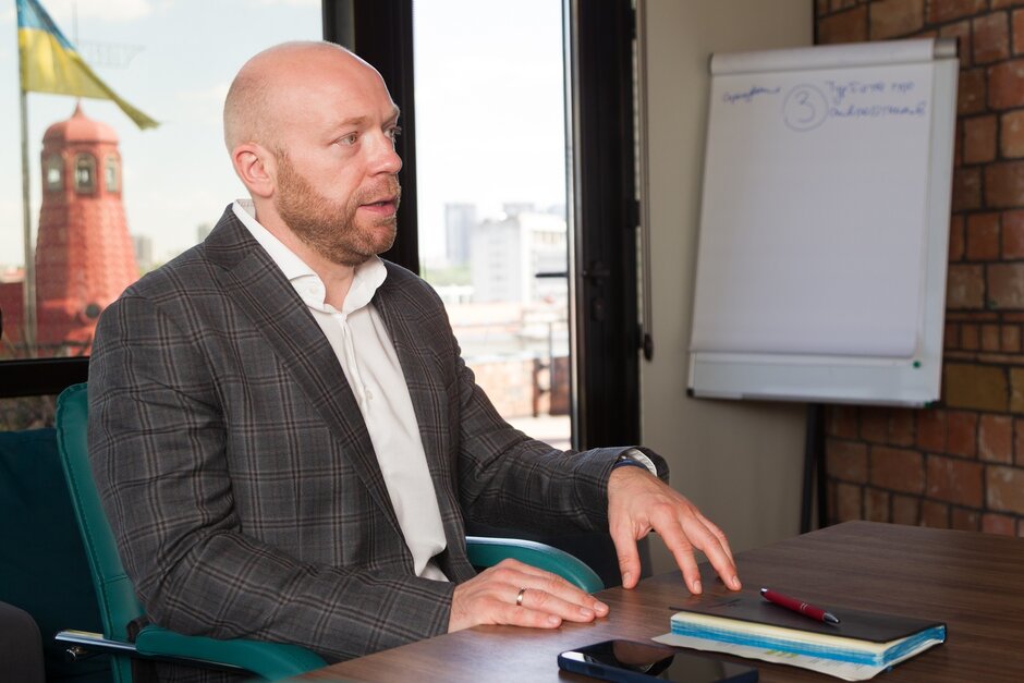 Віталій Кучер, Член правління та фінансовий директор Credit Agricole-3